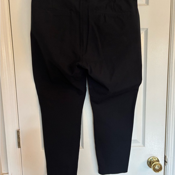 Old Navy Women’s High Rise Pixie - Picture 2 of 5